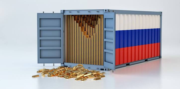 Dalla Russia con amore contenitore con bandiera russa sul lato pieno di lingotti d'oro per rappresentare il recente passaggio all'oro dalla Russia