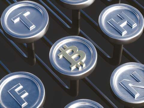 Perché le criptovalute sono così volatili? Il Bitcoin e le altre criptovalute principali raffigurate come pulsanti di una macchina da stampa