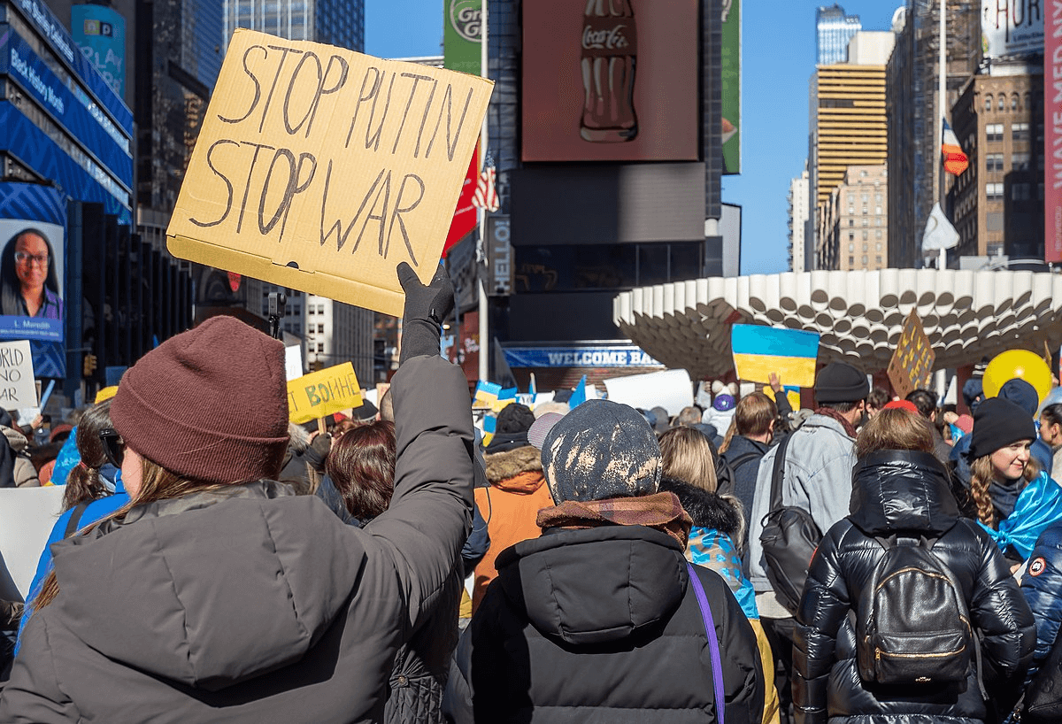 People protesting against Russia’s war in Ukraine